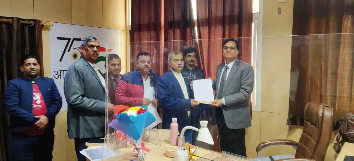 लेबर सेस भेजने से उद्यमी परेशान, आईईए के बैनर तले उद्यमियों ने दिया ज्ञापन